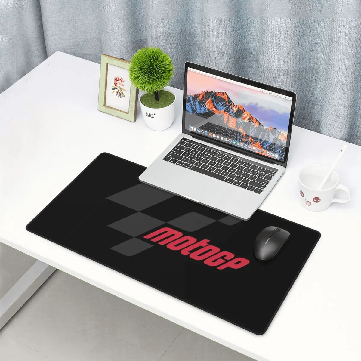 Large Mouse Pad Moto GP Logo E - Essential Gaming Accessories 评论和价格